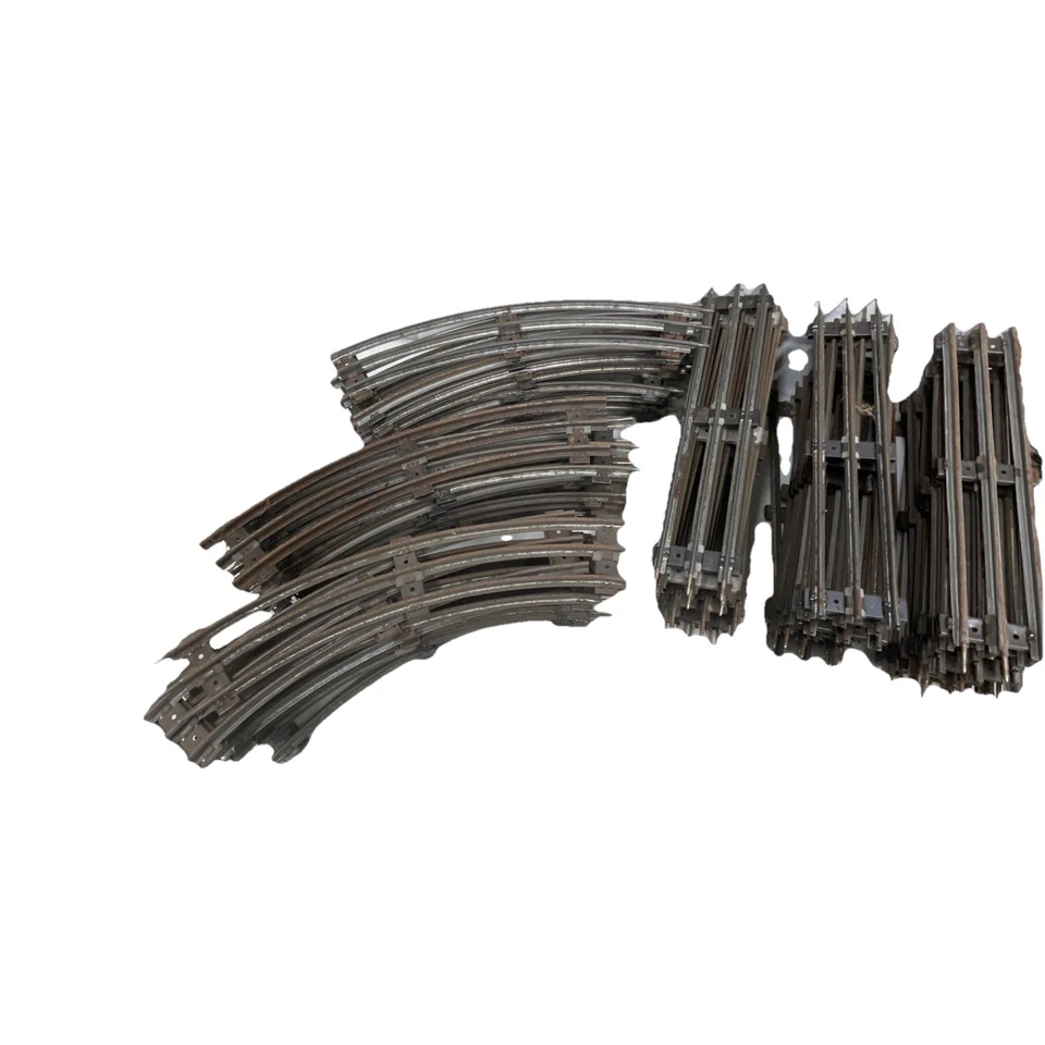 VINTAGE LOT 98 Pieces LIONEL RAILROAD TRACKS O-27(67 Curves-31 Straights) - Image 4 of 4