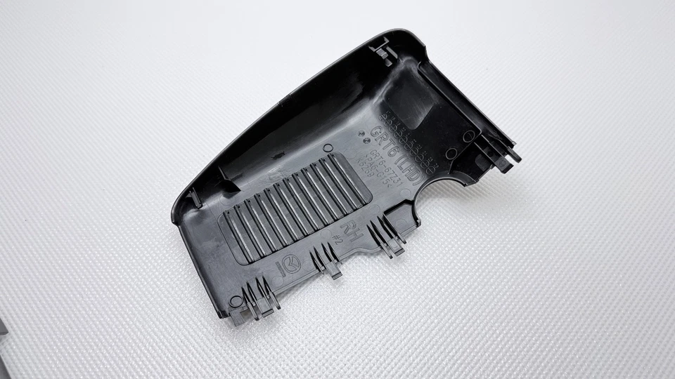 2017 - 2021 MAZDA CX-3 CX-5 RIGHT SIDE OVERHEAD REAR VIEW MIRROR COVER TRIM OEM - Image 3 of 4