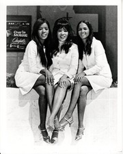 Ronnie Spector and The Ronettes Music Group 8x10 photo #X0626 Ronnie Spector and The Ronettes Music Group 8x10 photo #X0626