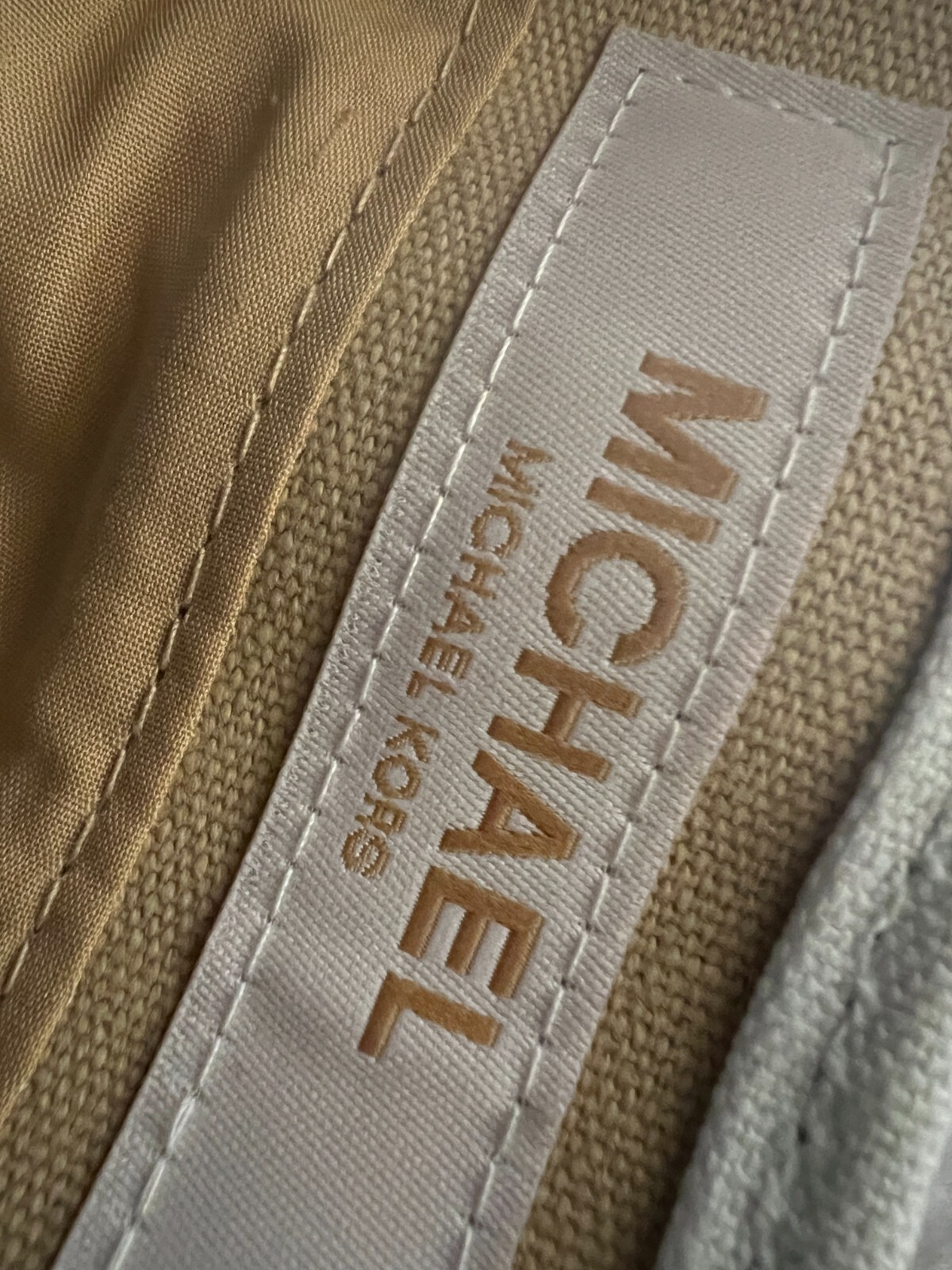 MICHAEL KORS MICHAEL RECTANGLE  BEIGE TOTE BAG NEW — image 3