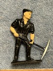 LIONEL TRAIN FIGURE WITH PICK… SOLID CAST — photo 1