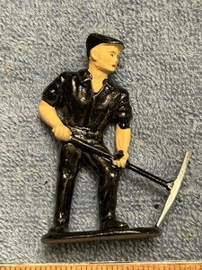 LIONEL TRAIN FIGURE WITH PICK… SOLID CAST