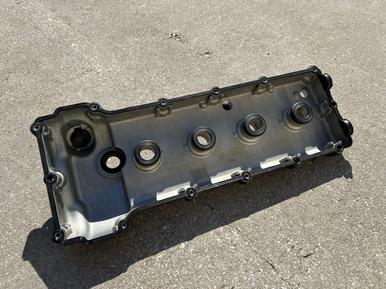 M139 2008 Maserati Quattroporte 4.2L Right Side Valve Cover 228861