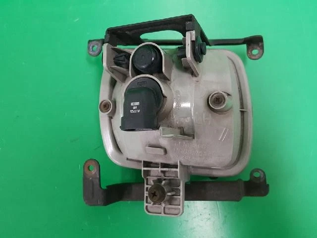 Farol de neblina esquerdo 2007 KIA Rio New Pride 922011G000 - Imagem 3 de 4