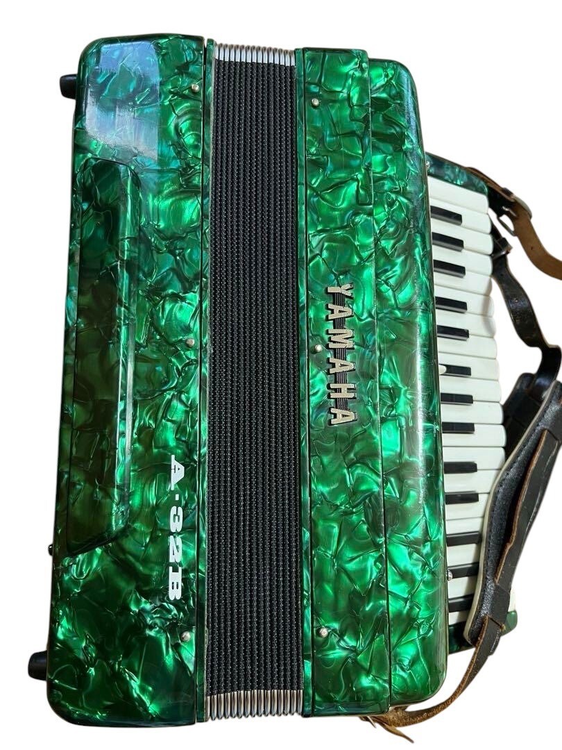 YAMAHA Accordion A-32B 8905 32 Key Green Good Condition with