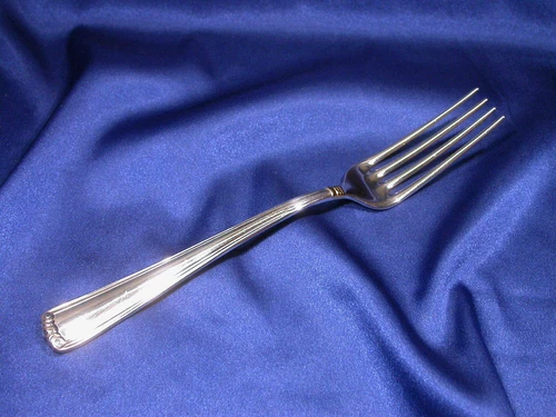 LUNT NEWPORT SCROLL STERLING SILVER PLACE FORK - NEARLY NEW