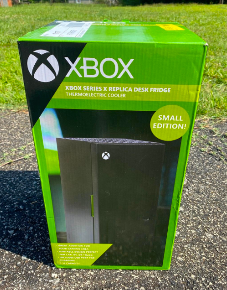 XBOX SERIES X REPLICA MINI 8 CAN FRIDGE (Thermoelectric Cooler) - NEW - IN HAND-image