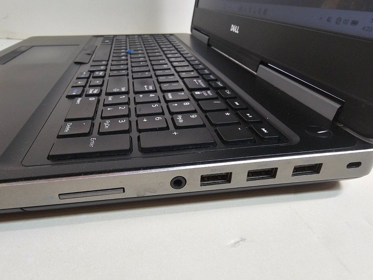 Dell Precision 7520 Laptop - 2.9 GHz i7-7820HQ 16GB 256GB SSD