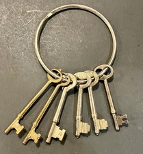 Key Ring with 6 Vintage Skeleton Keys