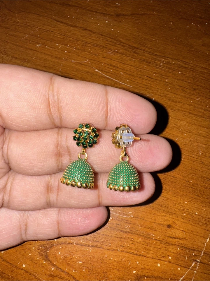 Mujer India Pequeño Jhumki  Foto 3 de 3