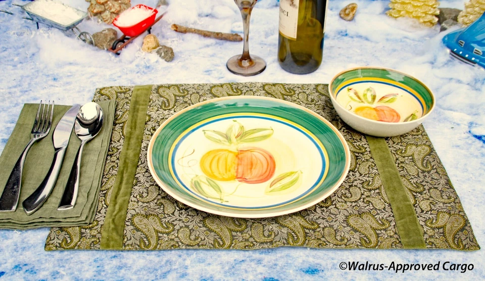 CRATE & BARREL VICTORIA BROCADE PLACEMATS & SAGE LAMONT NAPKINS (6 EACH) – RARE! - Image 3 of 4