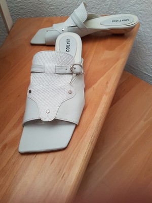 Neu Lisa Tucci Leder Pantoletten/Sandale Gr. 40 feines helles Grau
