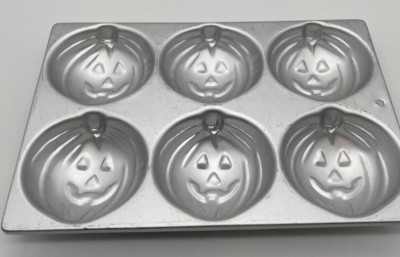Vintage 1983 Wilton Halloween Mini Jack O'Lantern Pumpkin Cake Pan
