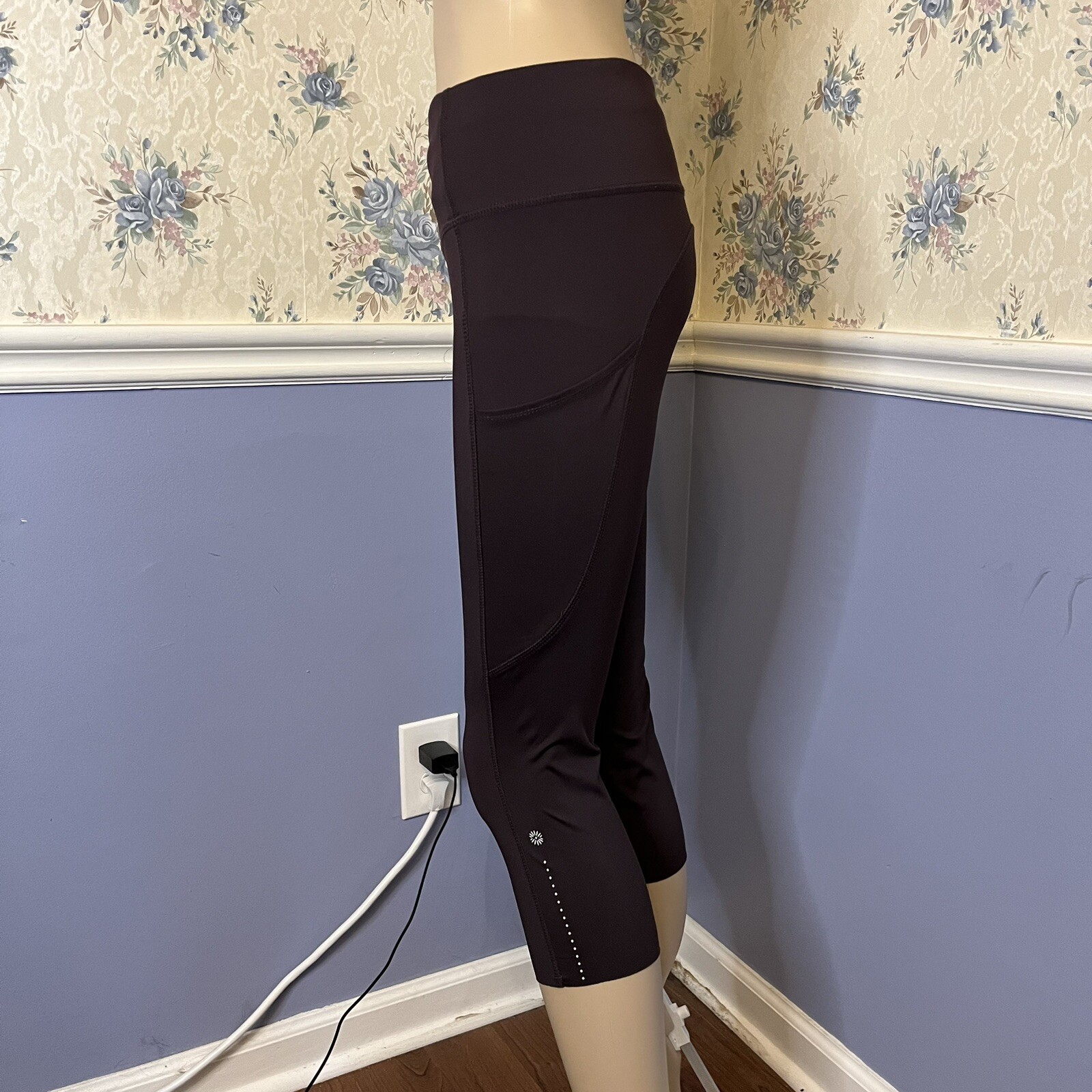 Tangerine Activewear Capri Leggings w/POCKETS! Size S Gem