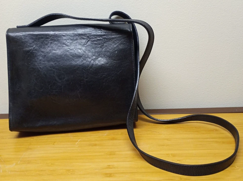 Bolso Bandolera Furla Vintage Cuero Genuino Negro Hecho en Italia Foto 2 de 4