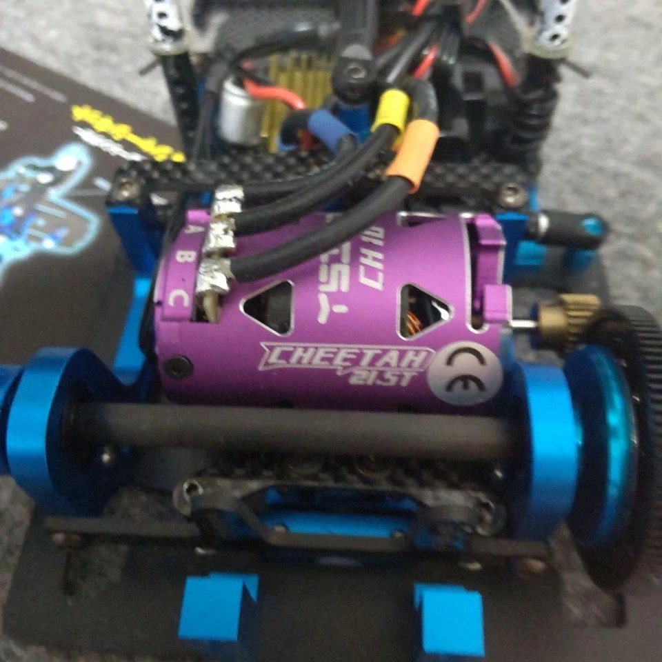 Tamiya TRF104 F1 RC Car Chassis with Electronics 21.5 Brushless Motor Blue/Black - Image 4 of 4