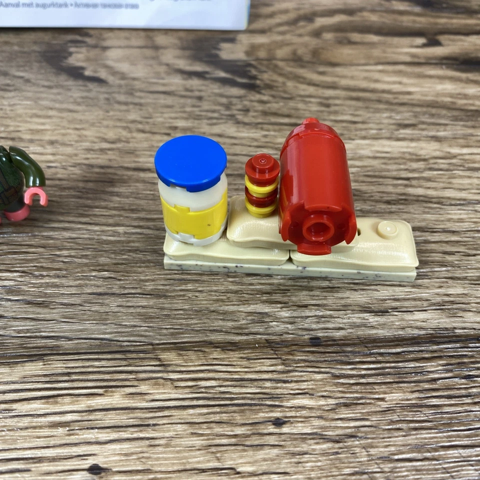 Mega Bloks CND24 SpongeBob SquarePants Pickle Tank Attack 2015 99% Complete - Image 3 of 4