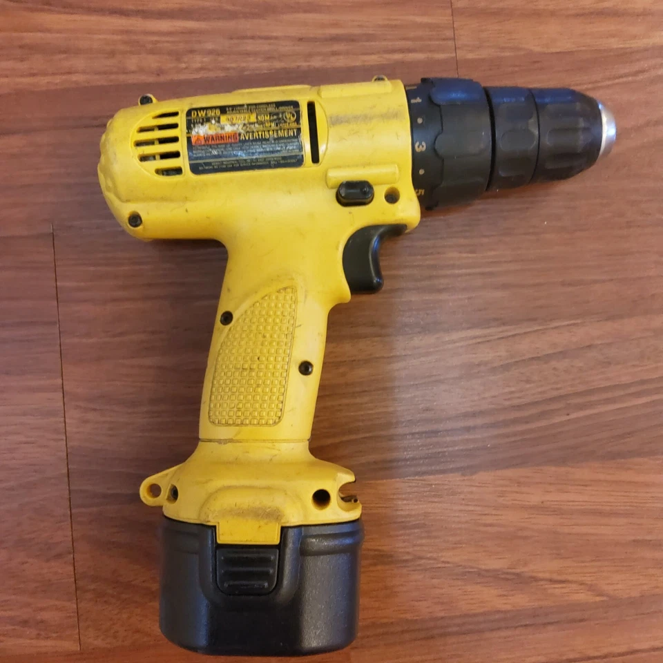 Taladro inalámbrico DeWalt DW926 9.6V 3/8" y batería Foto 3 de 4
