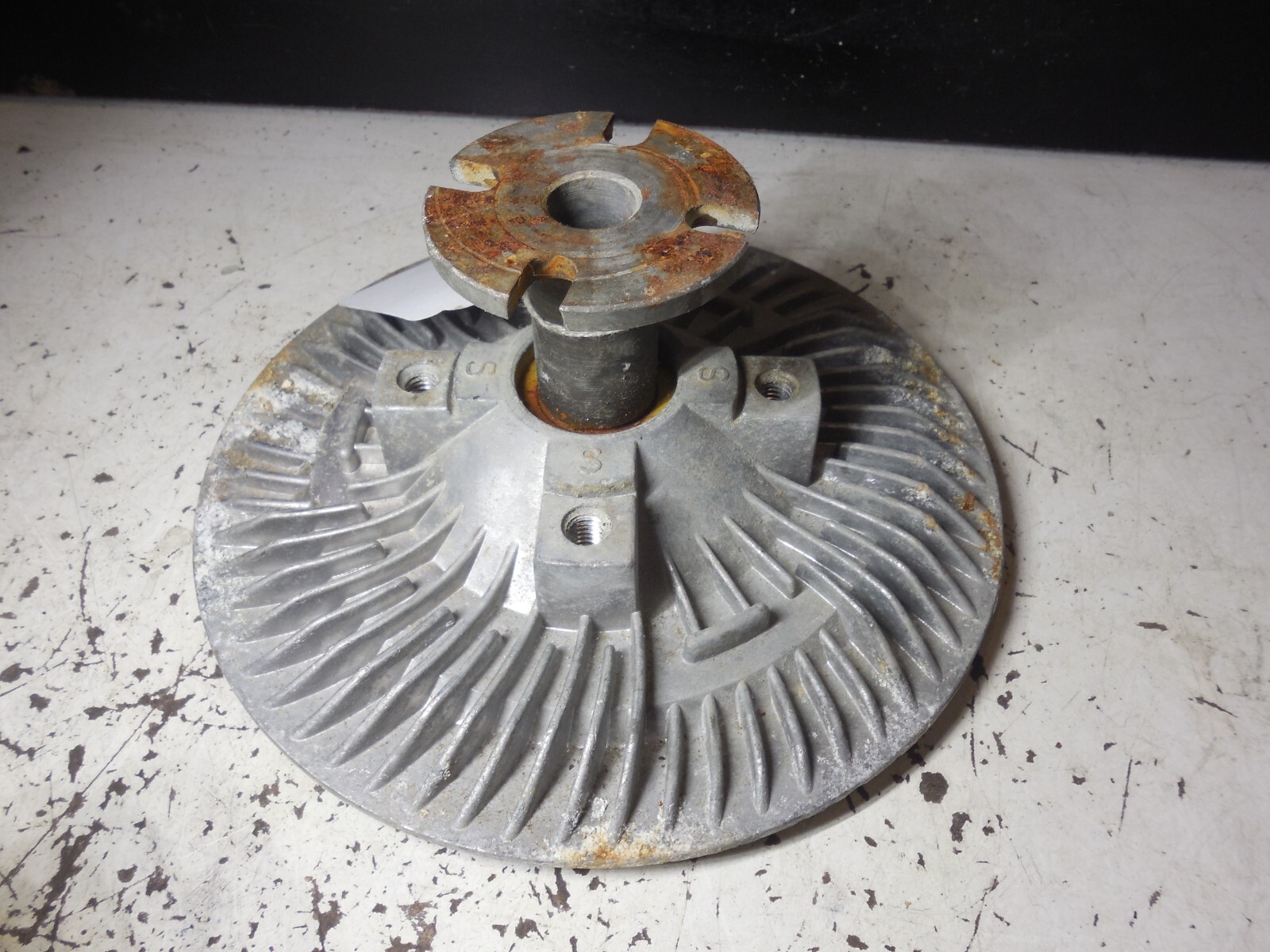 1987-1990 GMC 21684 11 heavy Duty Cooling Fan Clutch Reverse 