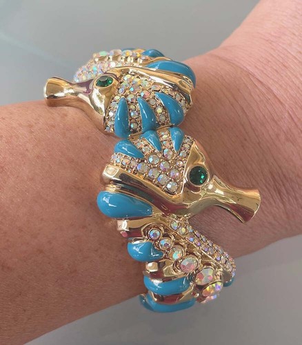 BETSEY JOHNSON Betsey & The Sea Seepferdchen Strass Scharnier Armreif Armband Neuwertig