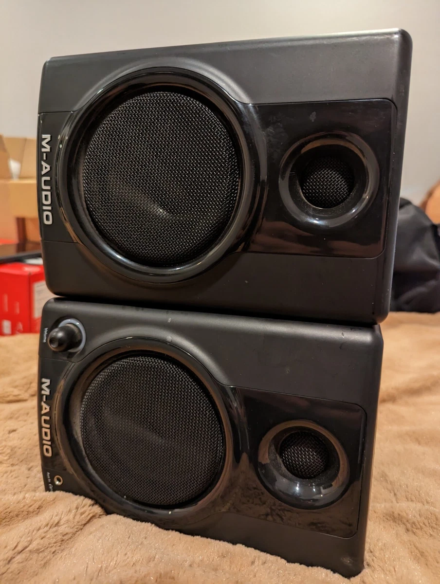 Studiophile hotsell av 30