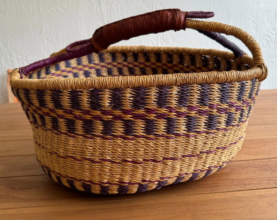 Винтажная большая тканая африканская рыночная корзина Bolga Ghana с кожаной ручкой 16 дюймов - Изображение 4 из 4