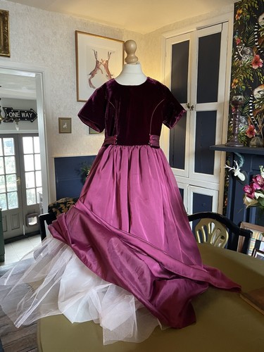 Stunning Vintage BHS Silk Taffeta Wine Colour Occasion Gown Age 10 (4 Layers ) - Picture 7 of 10