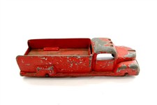 Vintage 1950's TOOTSIETOY Red International K-5 Stead Bed Truck 6" Long