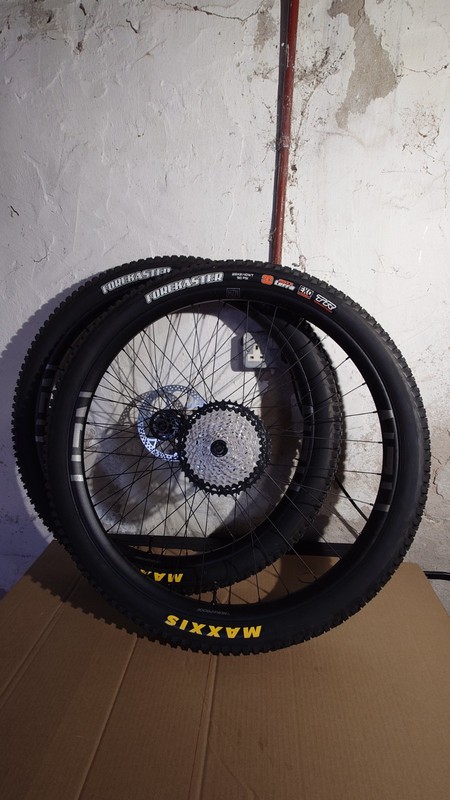 Nukeproof Horizon V2 Wheels - XT 12 Speed Cassette - Maxxis Forekaster Tyres