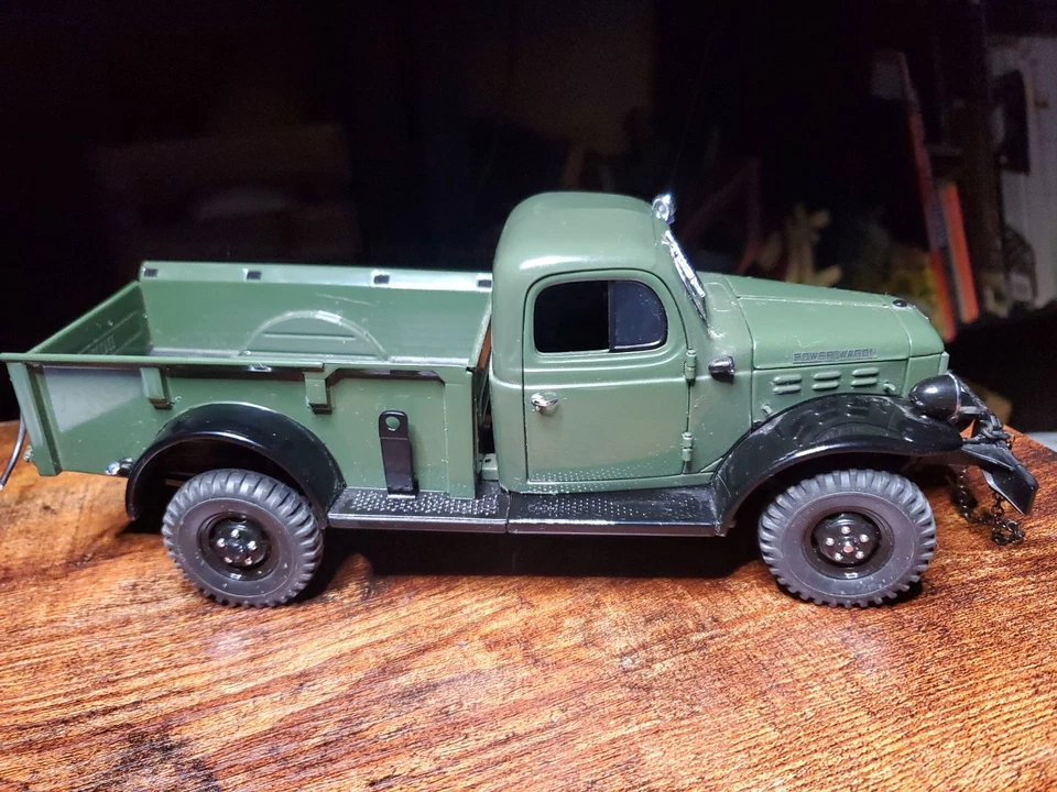 Dodge Power Wagon verde súper raro fuera de impresión Danbury como nuevo 1 24 1946 Foto 4 de 4