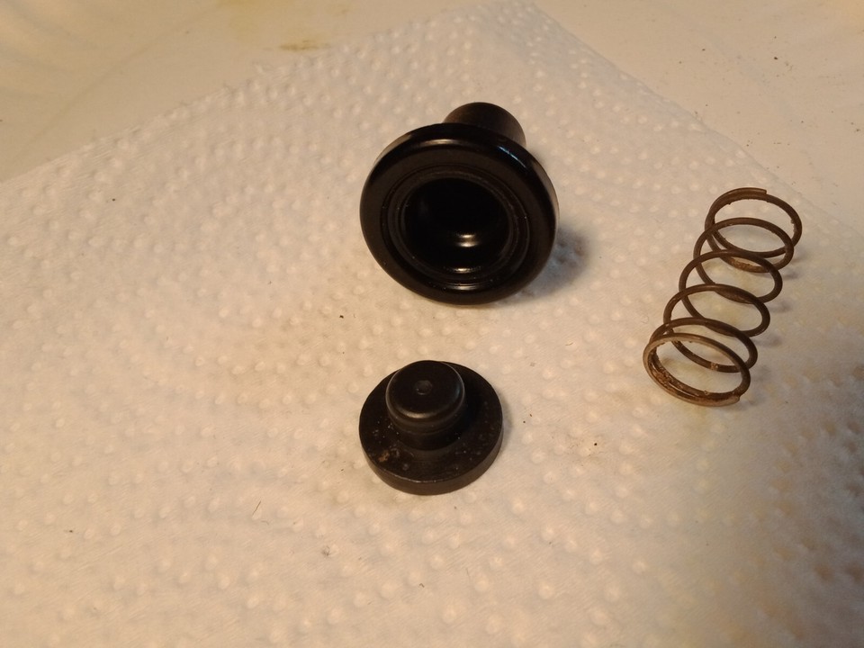 OMC Johnson Evinrude 302135 302136 305713 Pressure Tank Release Valve ...