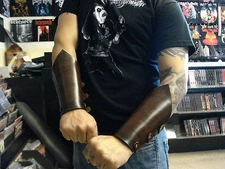 LEATHER BROWN PLAIN SINGLE MEDIUM BRACER...HEAVY METAL..(MDLG0181)..... KROKUS 