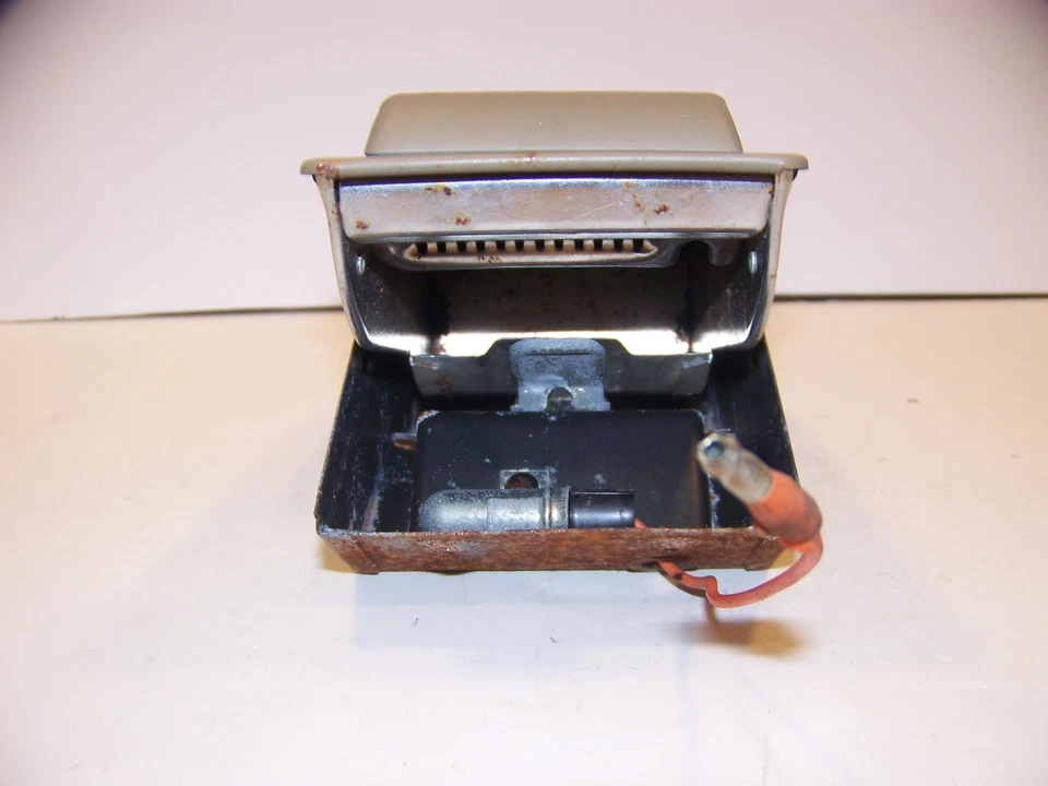 Chrysler Newport 1977 cenicero receptáculo y carcasa 74 75 77 78 New Yorker OEM Foto 2 de 4