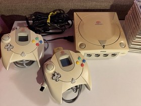 Sega Dreamcast bundle/lot w/ controllers accessories and 12 games