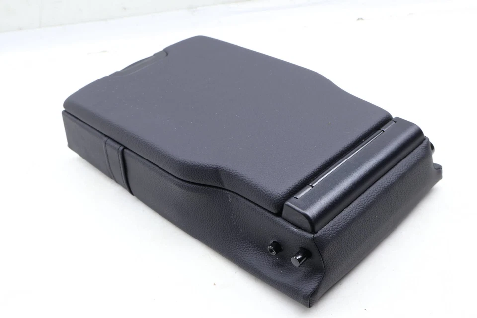 2015-2021 MERCEDES-BENZ C63 AMG S - REAR Center SEAT Armrest / CUP Holder - Image 2 of 4