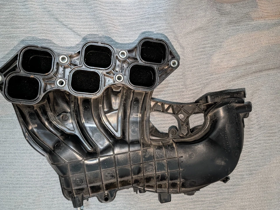 Colector plenum de admisión de aire superior Toyota 4Runner 2010-2023 17109-31181 1GR-FE V6 Foto 2 de 3