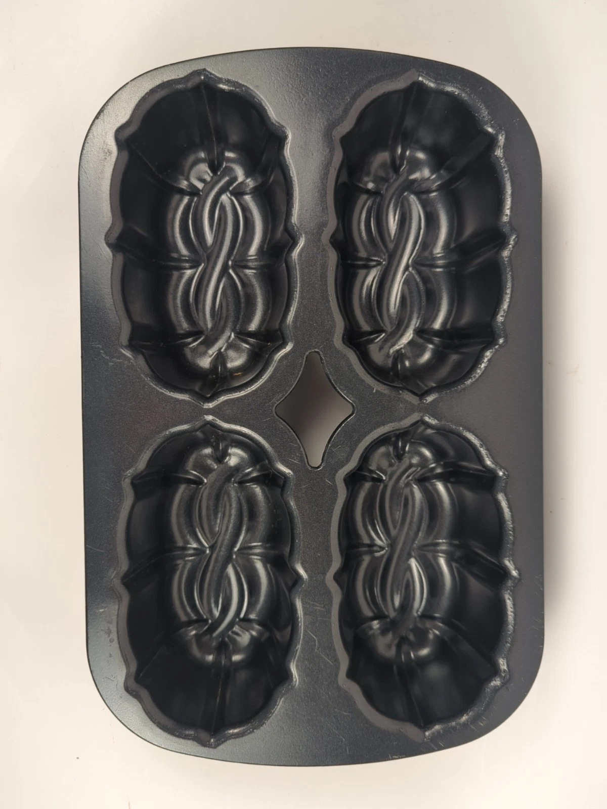 NordicWare 4 Mini Bunt Loaf Pan Heavy Duty 14x9" Bakeware