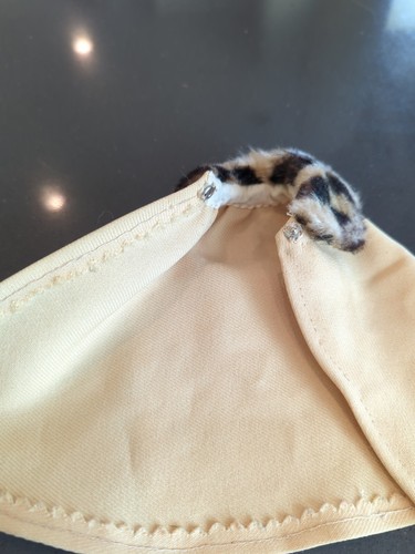 Barbie Cape Gold With A Fur Collar Leopard Fur Polyester Cape K36 - Picture 2 of 5