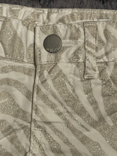 NWT GAP KIDS GIRLS 4 REGULAR ZEBRA PRINT SHORTS SEASHELL SPARKLE IVORY SHORTY - Picture 2 of 4