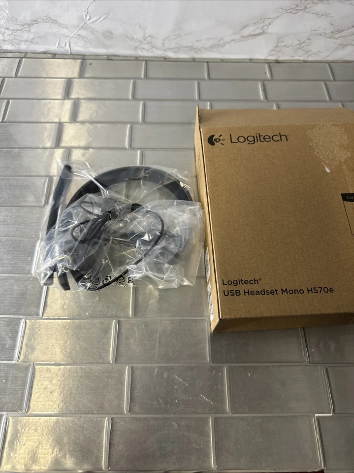 LOGITECH H570e Black Wired Mono USB Headset - Image 3 of 3