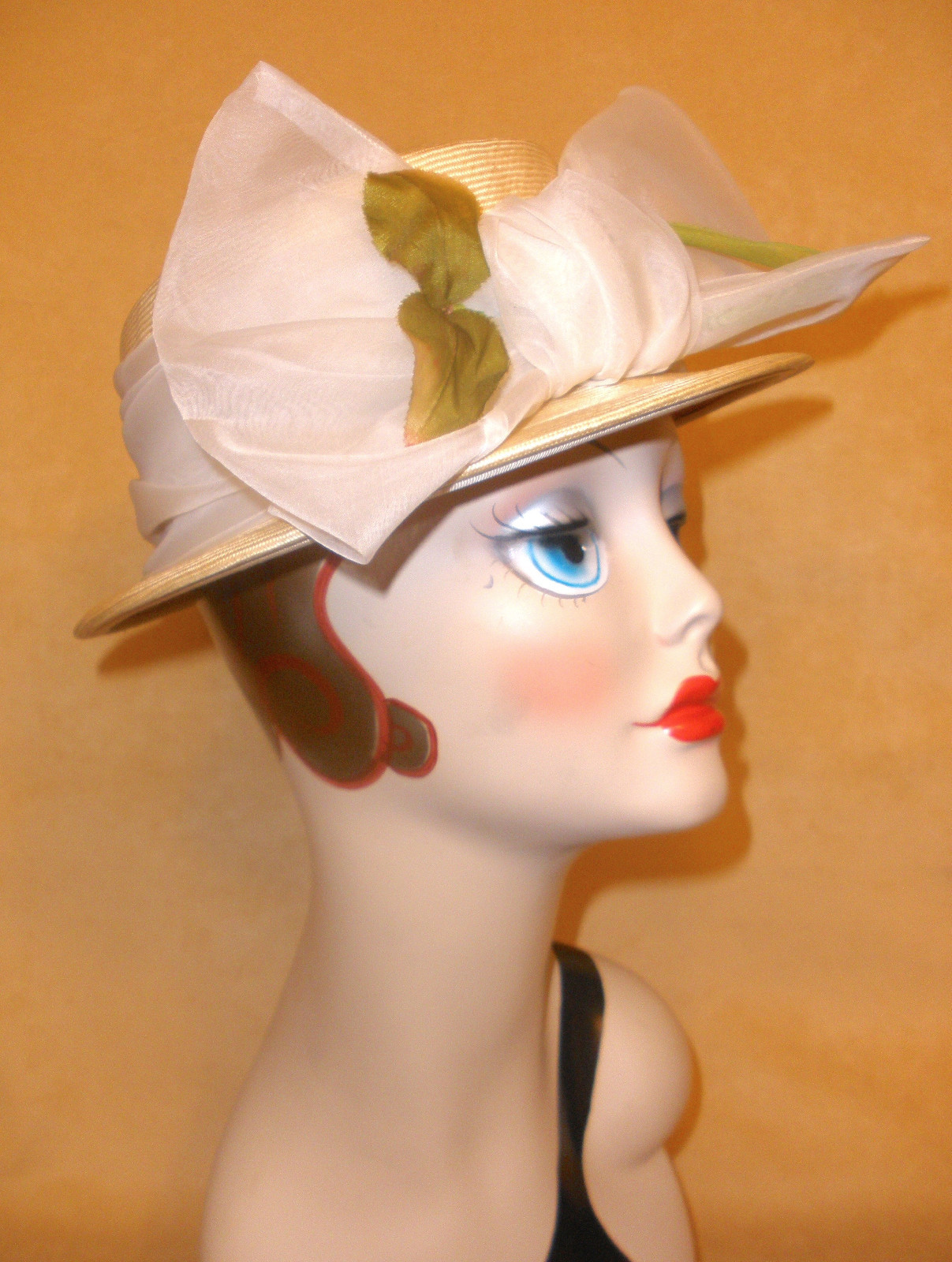 Cappello di paglia Yves Saint Laurent YSL crema con finiture e fiocco in organza bianca grande