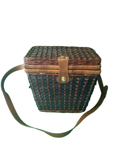 Picnic Basket Set for 2, Including cups and Tableware
