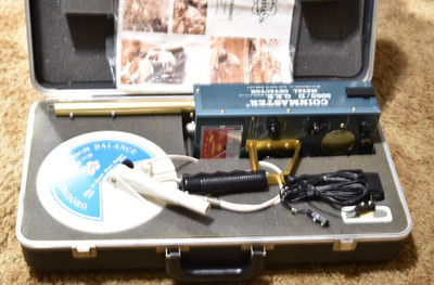 Vintage Whites Coinmaster 5000/D G.E.B. Metal Detector complete kit with case