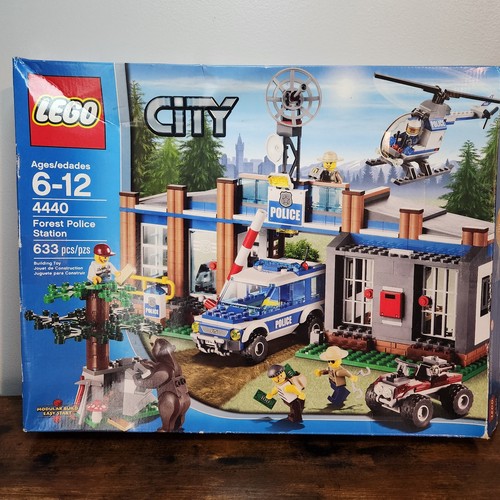 Lego City Forest Police Station 4440 New-Sealed - READ