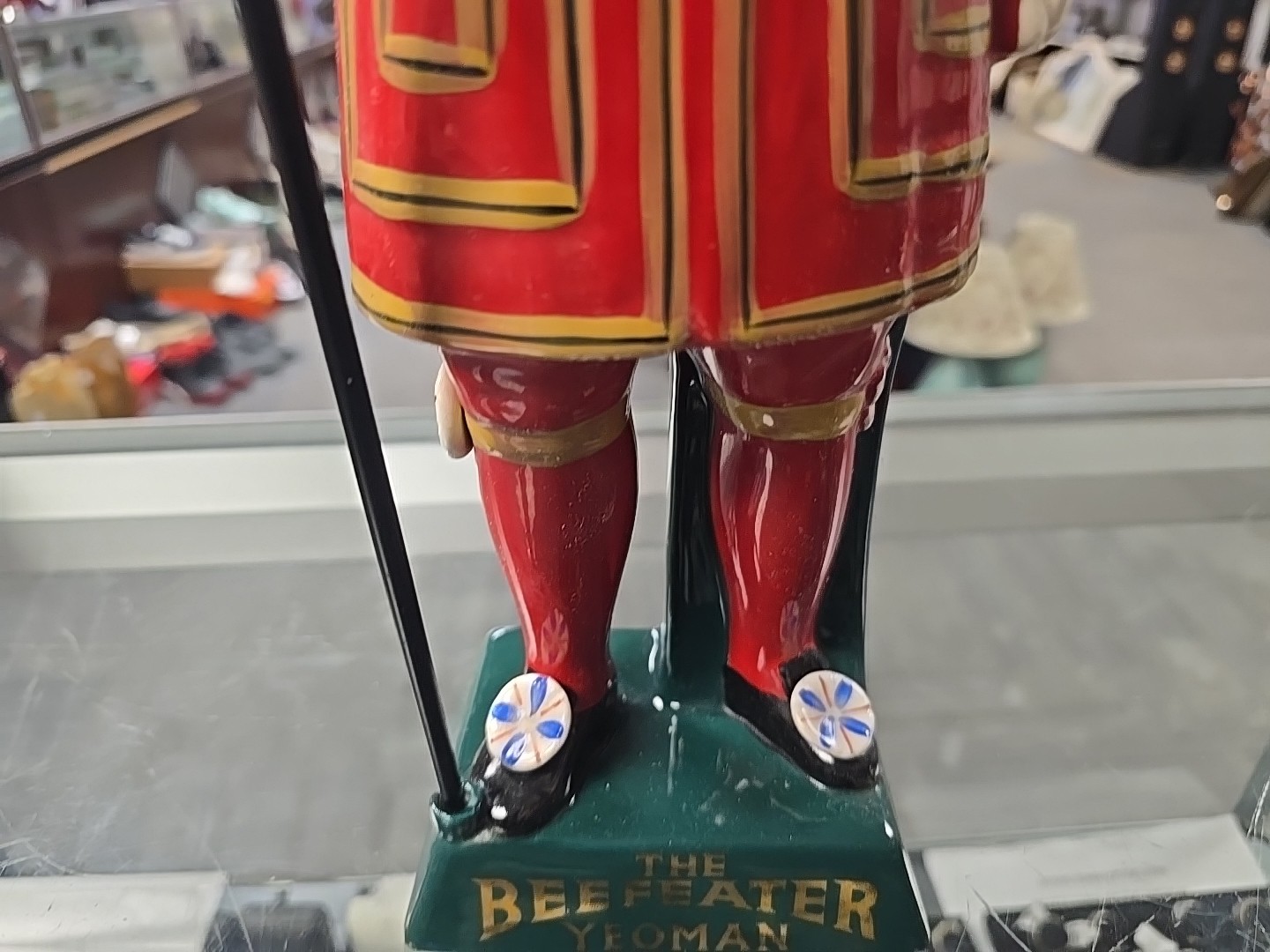 Vtg BEEFEATER GIN Hand Painted Bar Display Statue Decanter 
