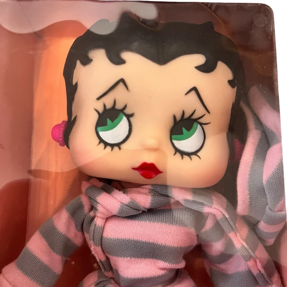 Betty Boop 12” Muñeca de Moda 1986 Marty Toys Invierno Lana Conjunto Muñeca está Como Nueva Foto 4 de 4