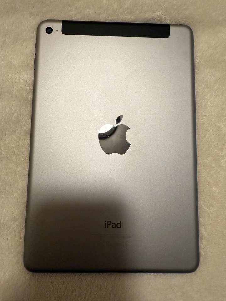 Apple iPad (4th Generation) A1458 64 GB, Wi-Fi, 9.7 in - Black - Image 2 of 4