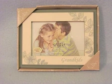 Wooden Sage Green/Cream Grand kids Floral/Leaf 4x6 Photo Picture Frame - NEW