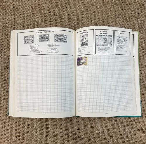 VINTAGE 1971 TRANS WORLD STAMP ALBUM COLLECTION - STAMPS OF THE WORLD HARDBACK - Foto 15 di 18