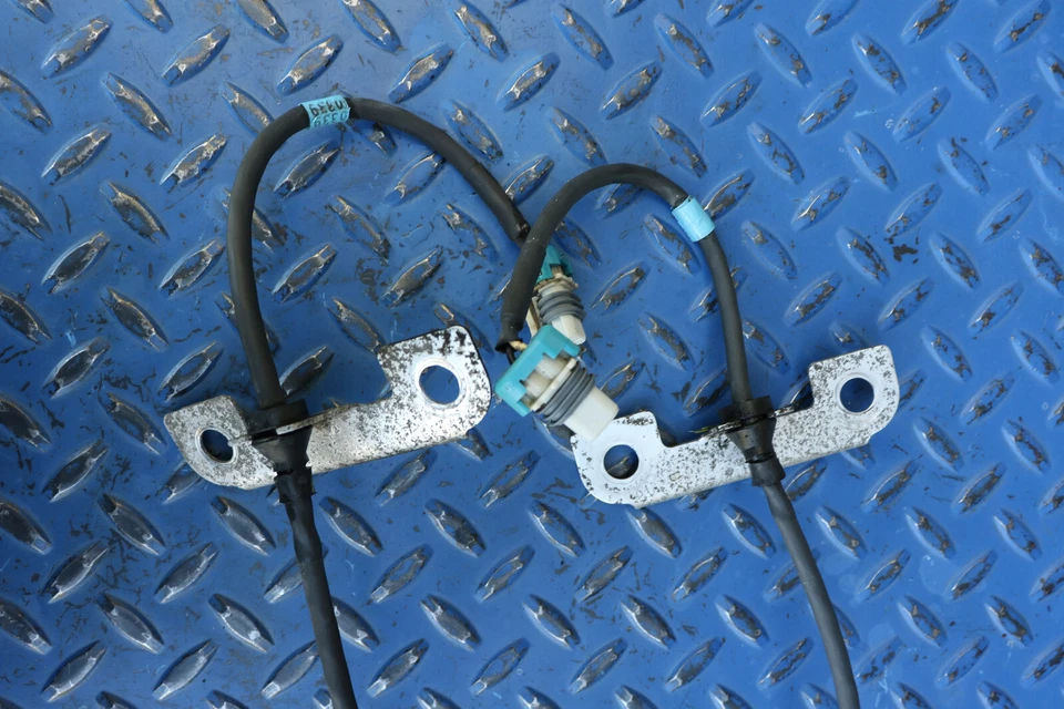 Комплект датчиков скорости переднего антиблокировочного тормоза ABS для Chevrolet Corvette C4 1994-1996 годов выпуска - Изображение 2 из 4